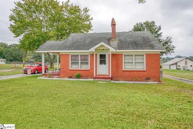 view of front of property featuring a carport and a front lawn