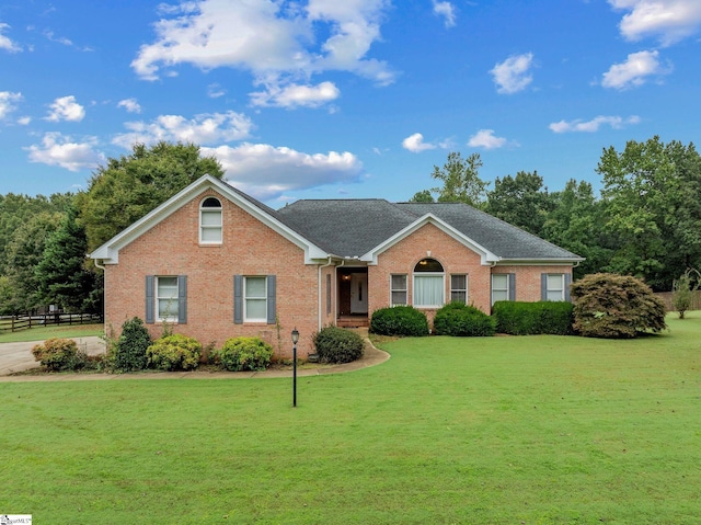 ranch-style home featuring a front lawn