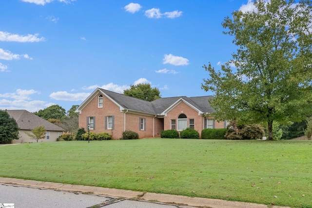 view of front of property featuring brick siding and a front lawn