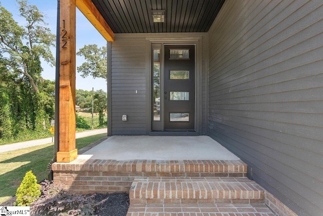 property entrance with covered porch