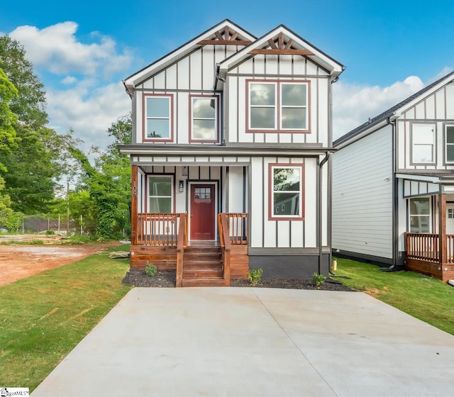 view of front of home featuring a front yard and covered porch