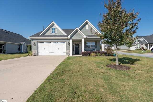 craftsman house with a front yard