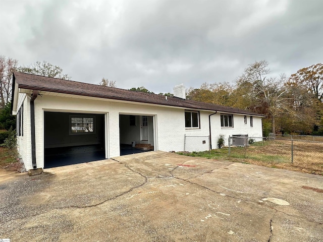 view of front facade with a garage