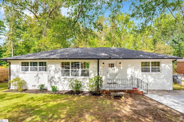 view of front of home with a front lawn