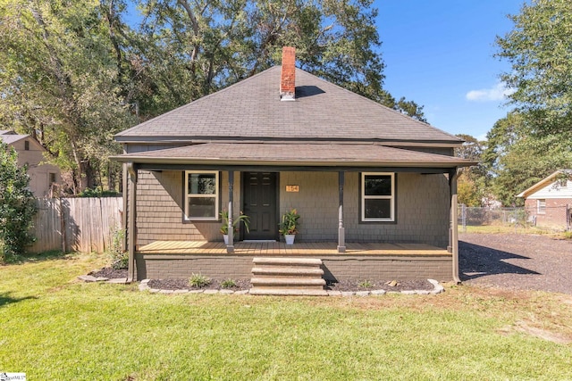 view of front facade featuring covered porch and a front yard