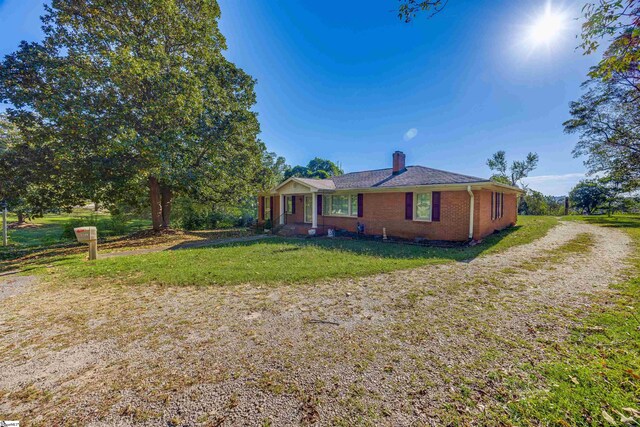 ranch-style home with a front lawn