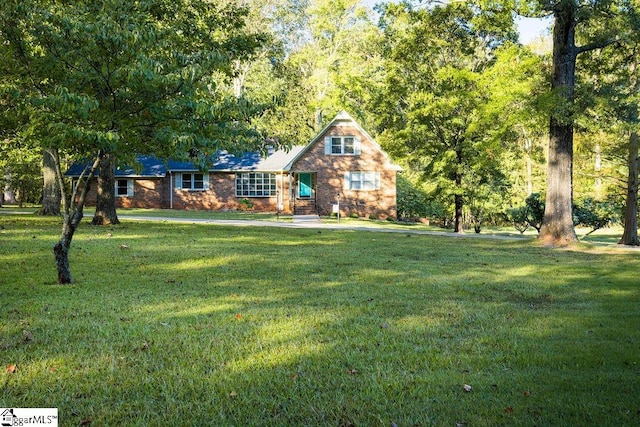 view of front of property with a front lawn