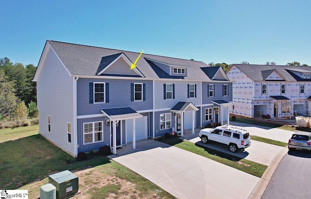 view of front facade with a front lawn