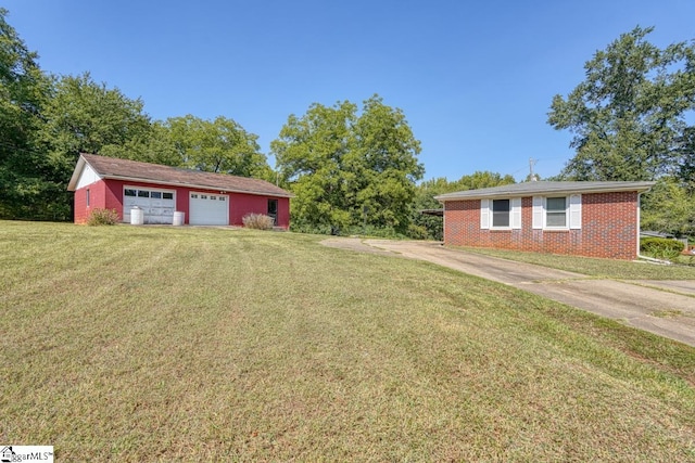 view of yard with a garage