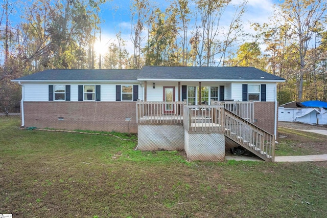 ranch-style home featuring a front lawn and a porch