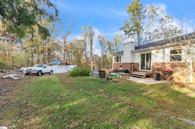 view of yard featuring a patio