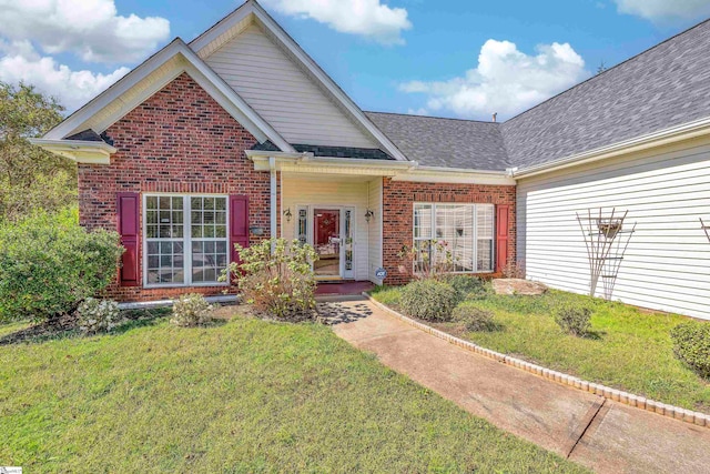 view of front of house featuring a front yard