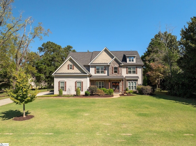 craftsman-style house featuring a front lawn and covered porch