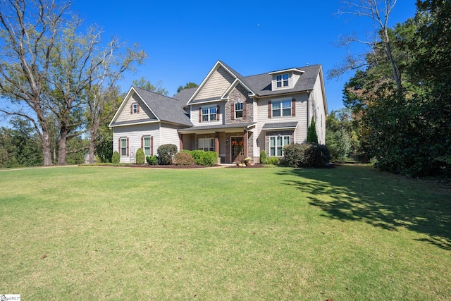 view of front of property featuring a front lawn