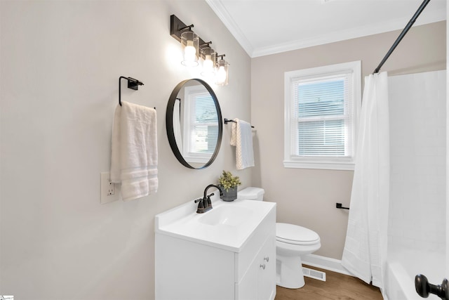 full bathroom featuring hardwood / wood-style floors, vanity, shower / bath combination with curtain, ornamental molding, and toilet