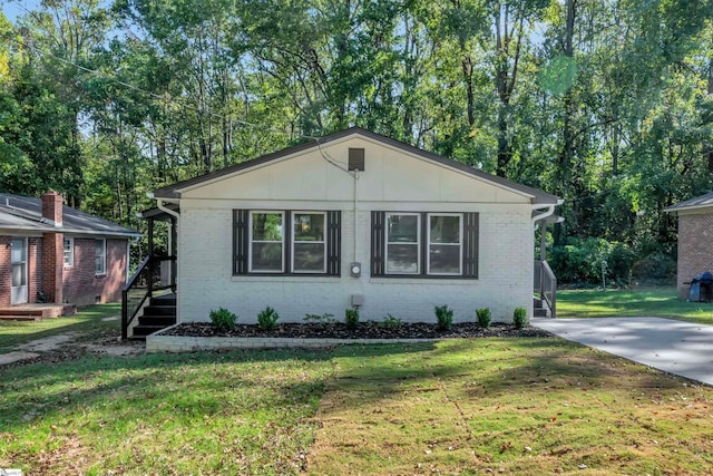 bungalow-style house with a front yard