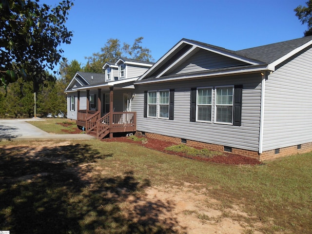 view of front of home featuring a front lawn and a wooden deck