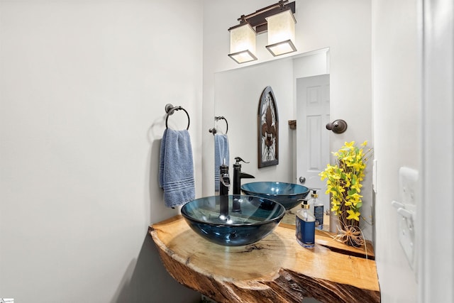 bathroom featuring sink