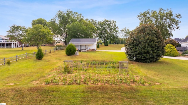 view of yard featuring a rural view