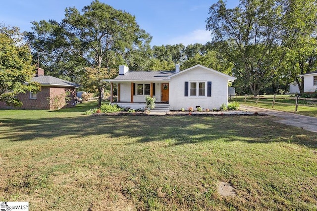 ranch-style house with covered porch and a front yard