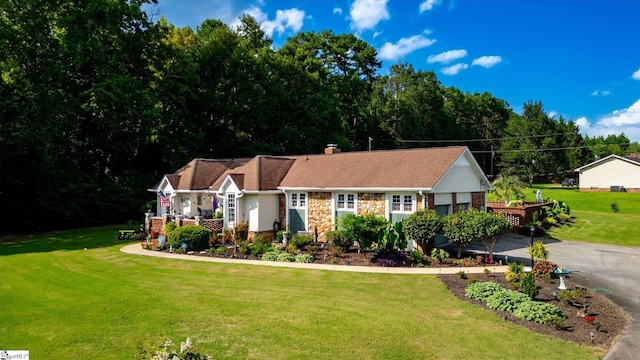 view of front of house featuring a porch and a front lawn