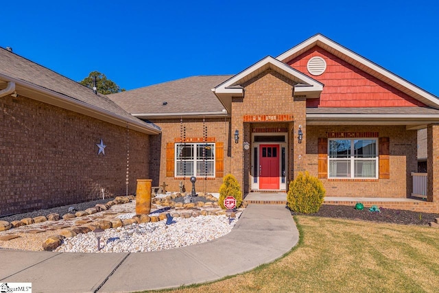 view of front of house featuring a front yard