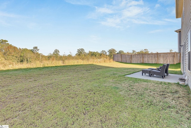 view of yard featuring a patio