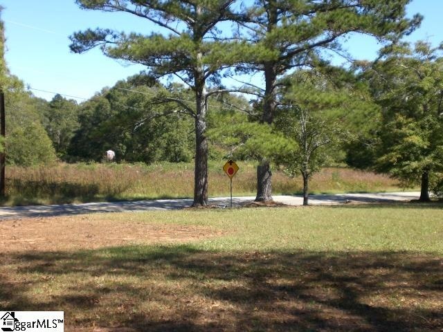 view of property's community featuring a yard