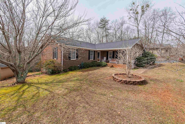 view of front of house with a front lawn