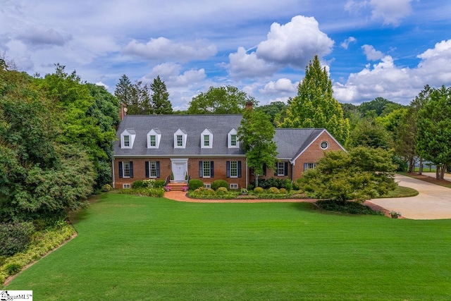 new england style home with a front lawn