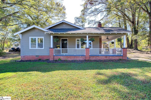 view of front of house featuring covered porch, a front lawn, and ceiling fan