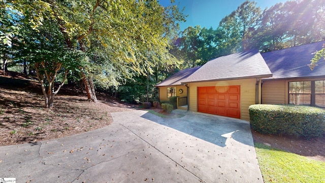 view of front facade featuring a garage