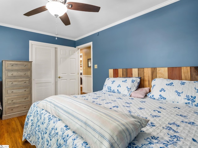 248 Greengate Ln, Spartanburg, SC 29307 - bedroom featuring crown molding, a closet, a ceiling fan, and wood finished floors