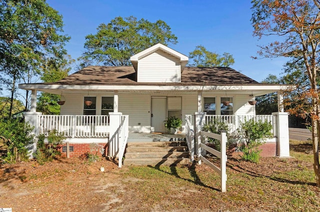 view of front of property featuring a porch