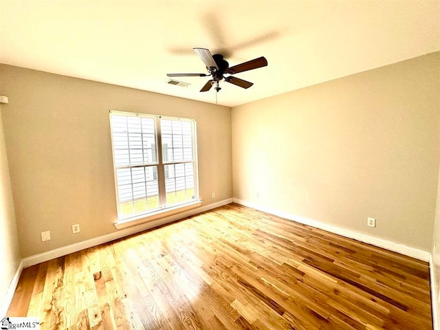 empty room featuring light hardwood / wood-style floors and ceiling fan