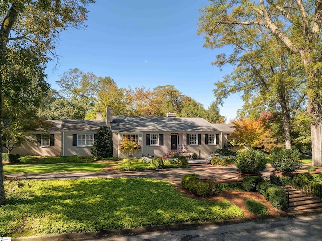 ranch-style house with a front lawn