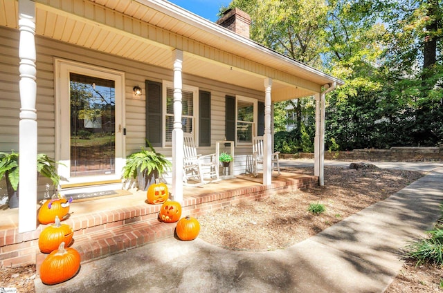 entrance to property featuring a porch