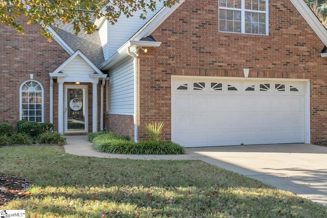 view of front facade featuring a front yard and a garage