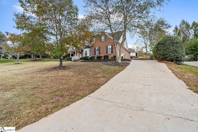 view of front of property with a front yard