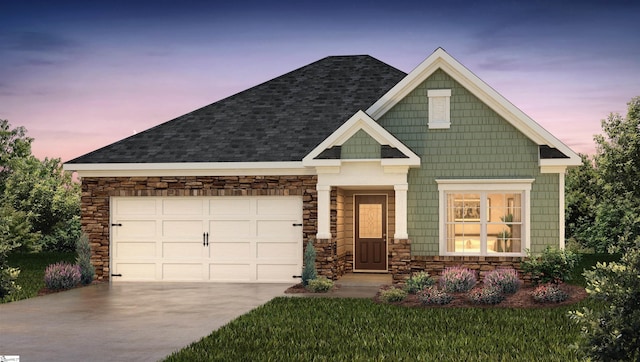 craftsman house featuring a lawn and a garage