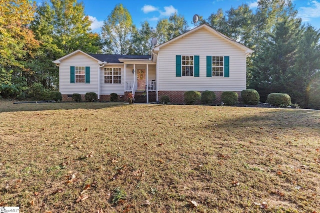 view of front facade featuring a front yard