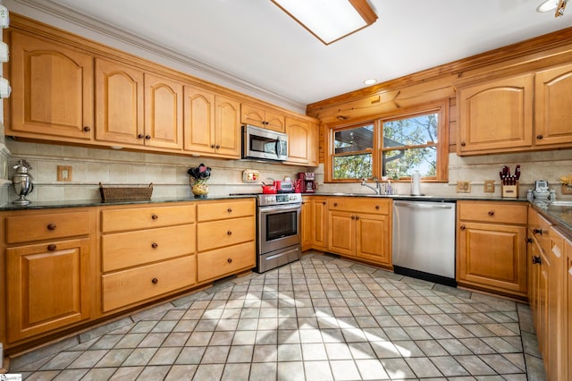 kitchen featuring tasteful backsplash, crown molding, sink, and stainless steel appliances