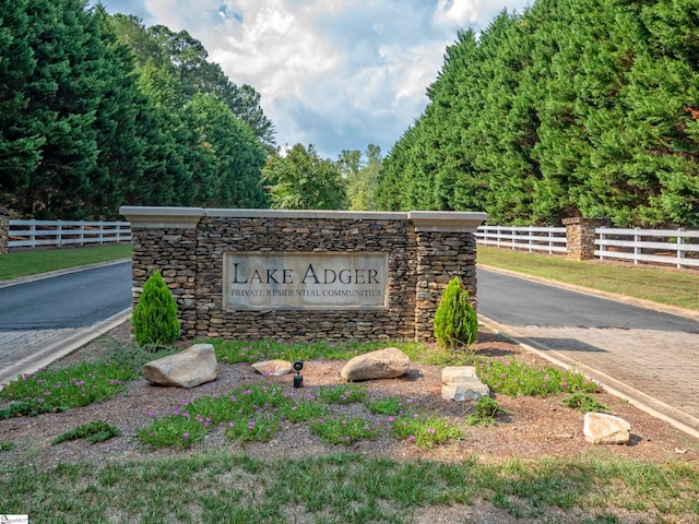 view of community / neighborhood sign