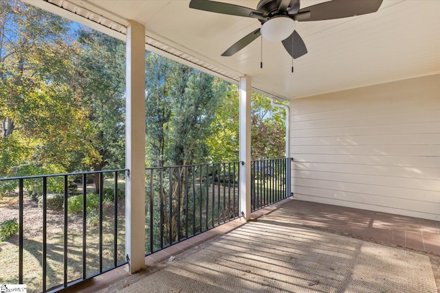 balcony featuring ceiling fan