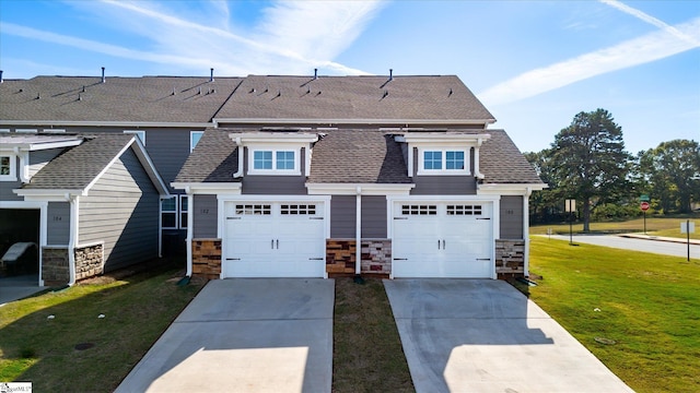 view of front of home featuring a front yard and a garage