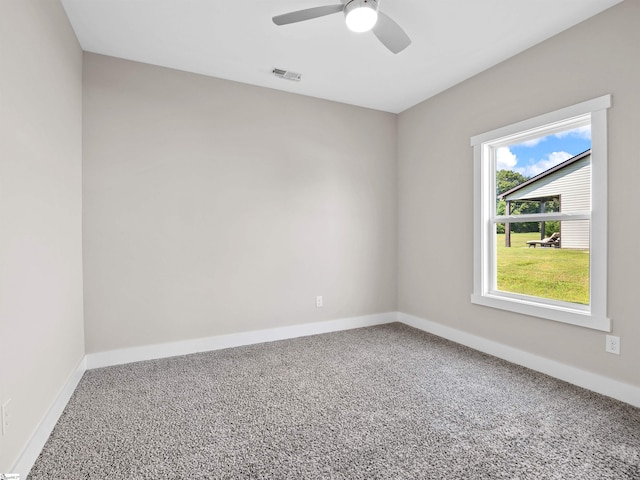 carpeted empty room featuring ceiling fan