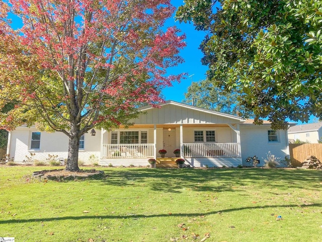 ranch-style house with covered porch and a front yard