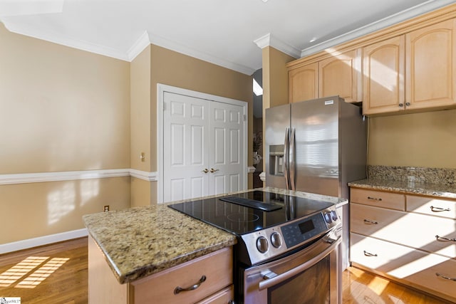 kitchen with crown molding, stainless steel fridge with ice dispenser, range, light stone counters, and light hardwood / wood-style floors