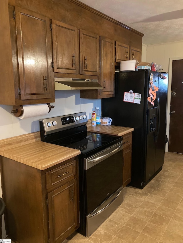 kitchen with stainless steel electric range oven, a textured ceiling, and black refrigerator with ice dispenser