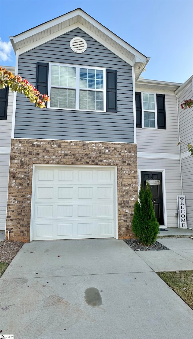 view of front facade featuring a garage